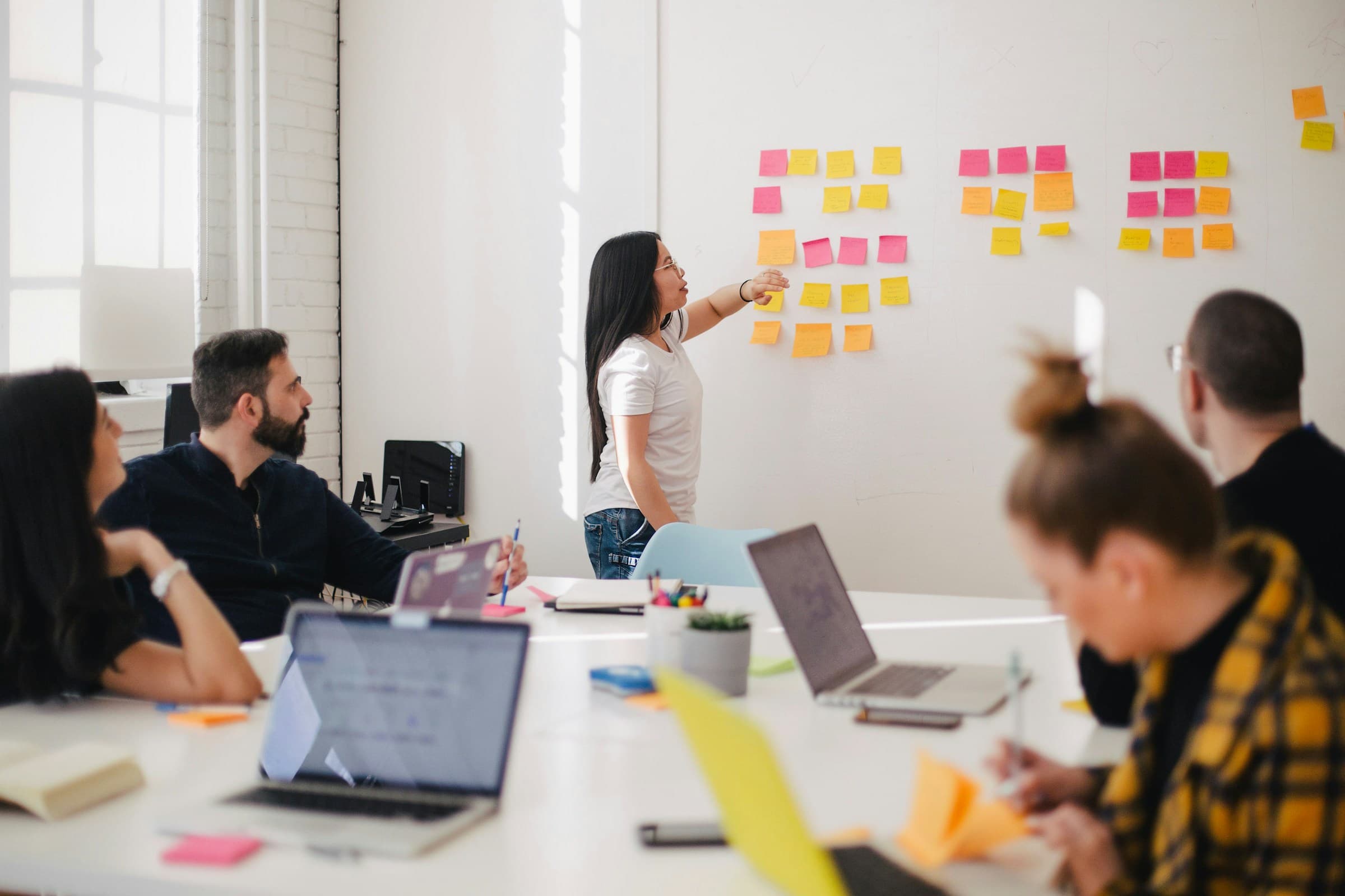 A team organizing ideas during a workshop